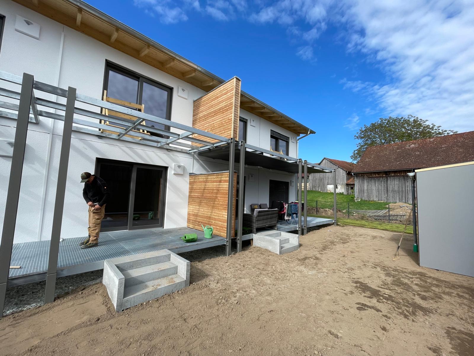 Baustelle Altenthann, Balkone und Terrassen entstehen